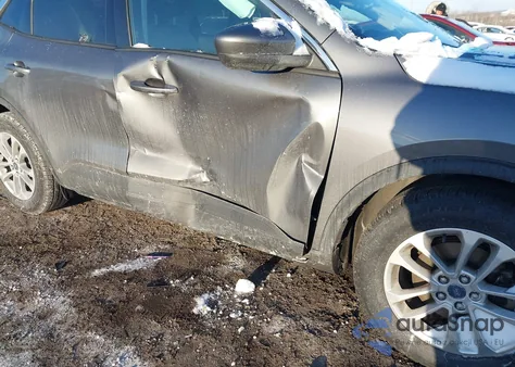 2021 Ford Escape Se z USA, uszkodzony, nr VIN 1FMCU0G60MUB19401